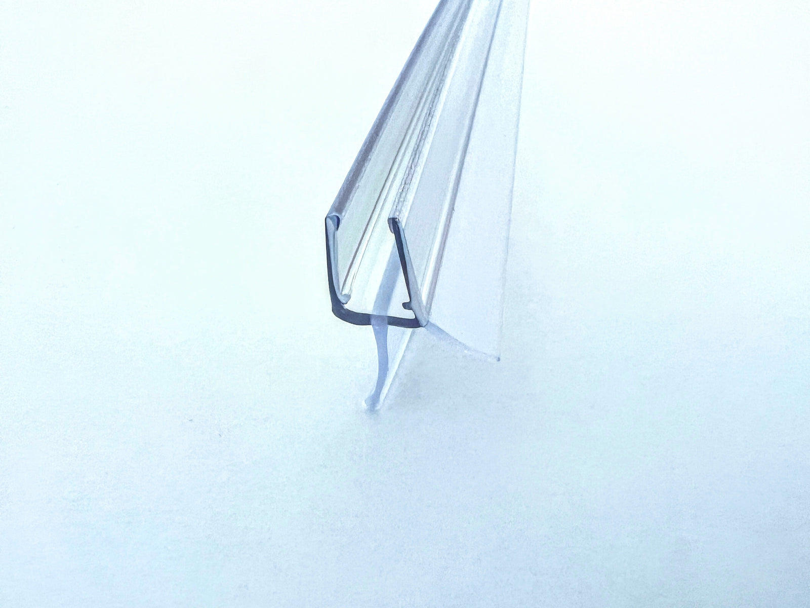 Schleiflippendichtung mit verstärkter Dichtlippe und Abtropfleiste – Für 6 oder 8 mm Glas – Art.Nr. 5101