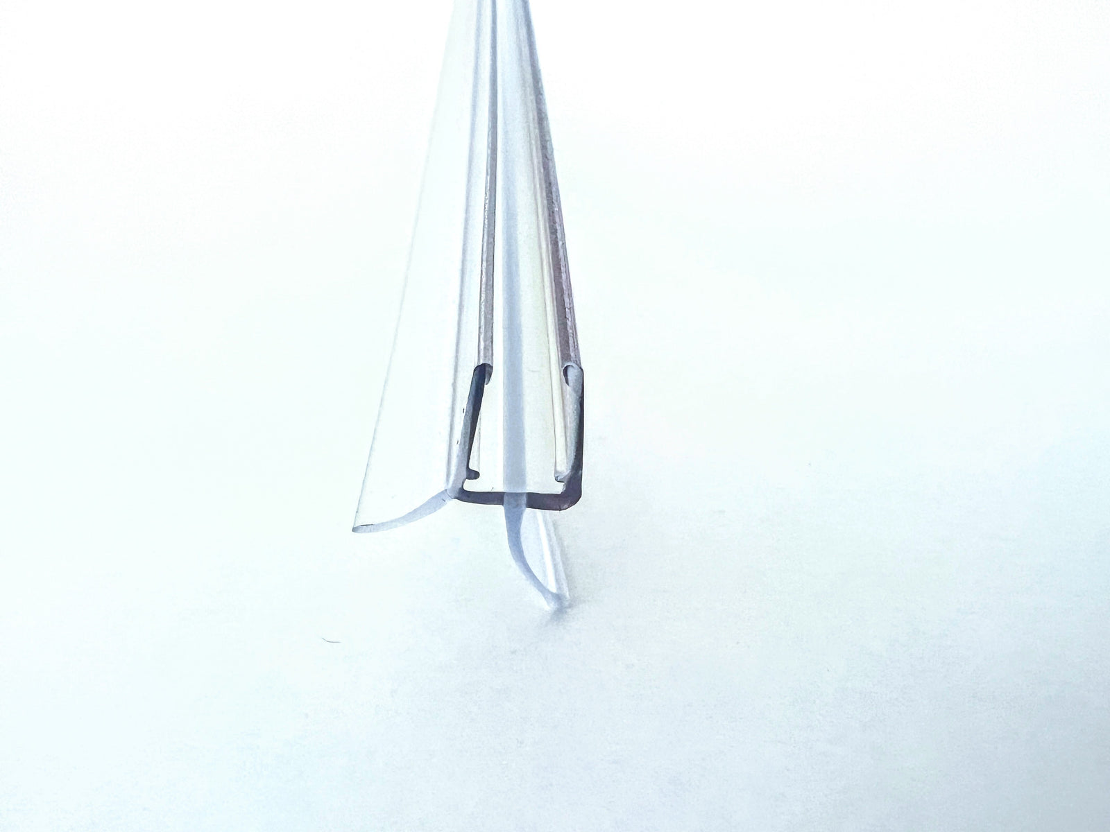 Schleiflippendichtung mit verstärkter Dichtlippe und Abtropfleiste – Für 6 oder 8 mm Glas – Art.Nr. 5101