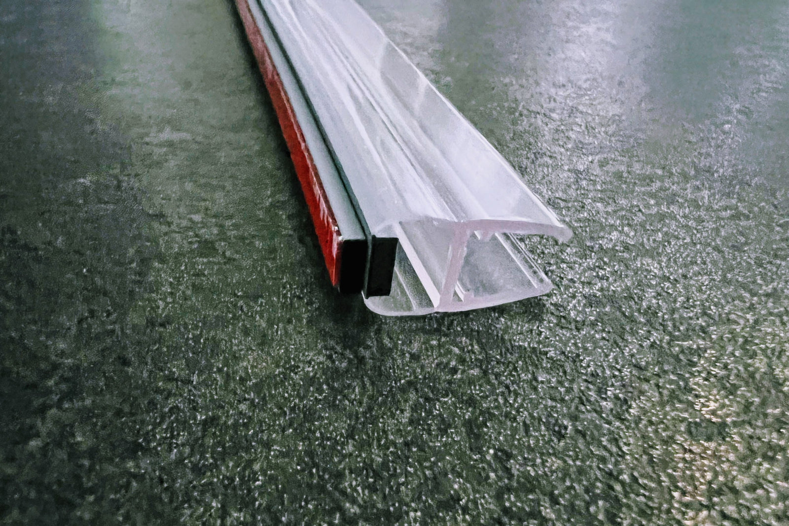 Magnetstreifendichtung 52091400: Magnetstreifen mit rückseitigem Klebeband, Schutzfolie rot