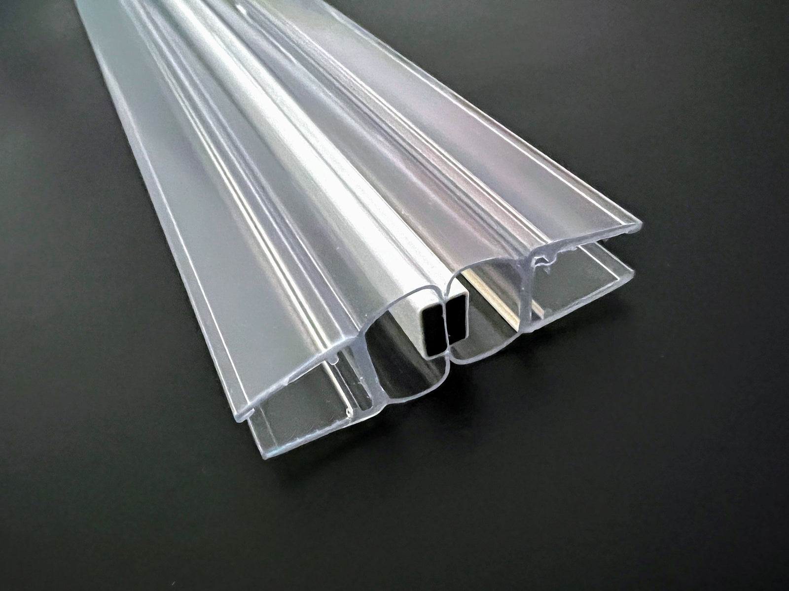 Magnetdichtungspaar 180° mit schmalem Magnetstreifen – Für 6, 8 oder 10 mm Glas – Art.Nr. 6092