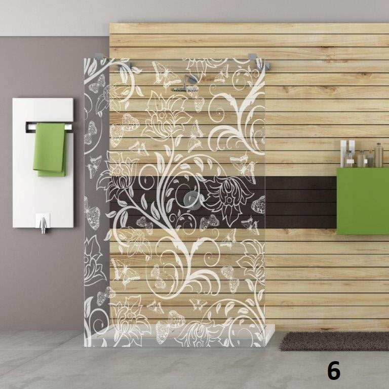 Florale Ranken als graviertes Motiv auf Designduschglas aus ESG