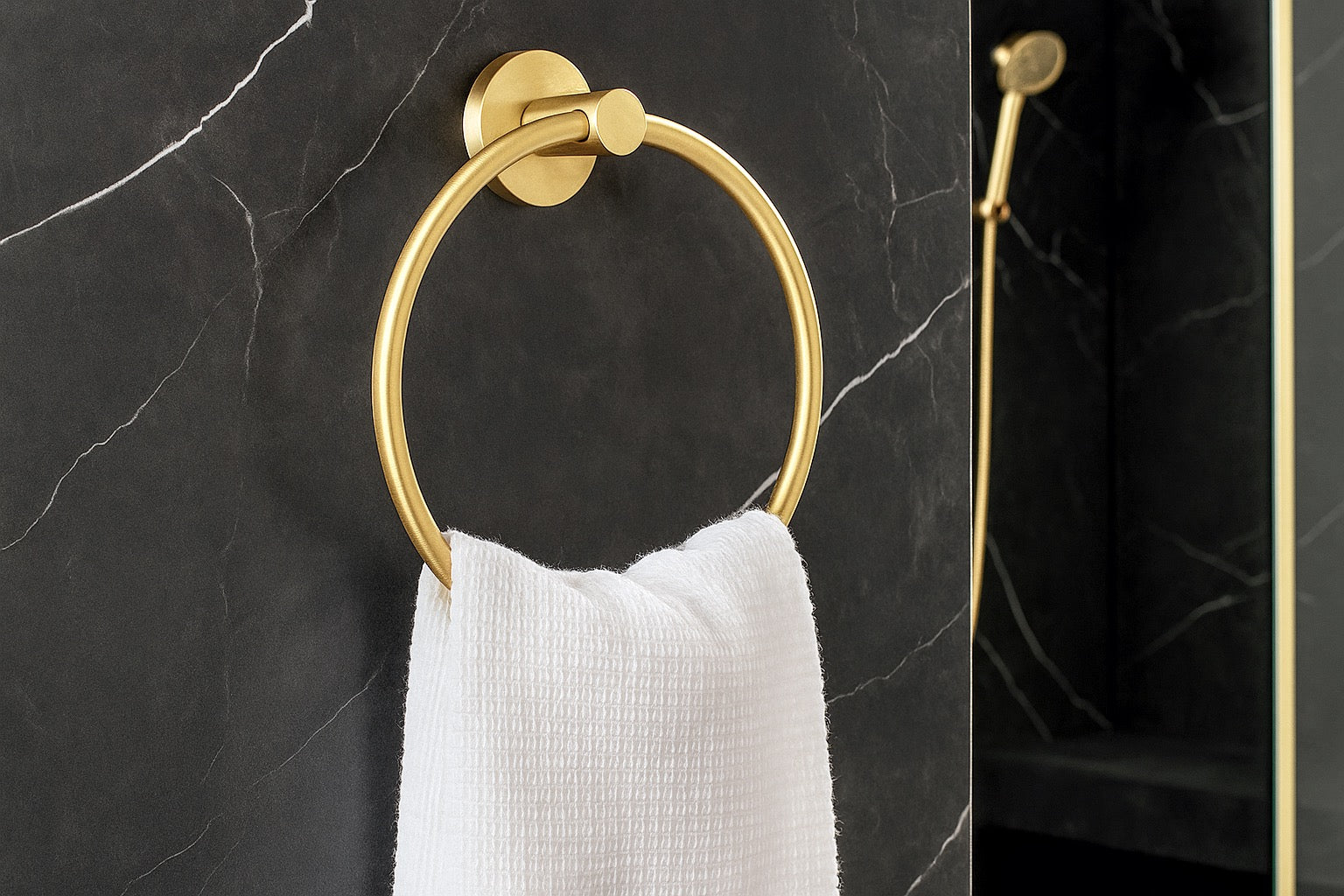 Handtuchring HOME – Eleganter Handtuchhalter aus gebürstetem Messing (Ø 170 mm)