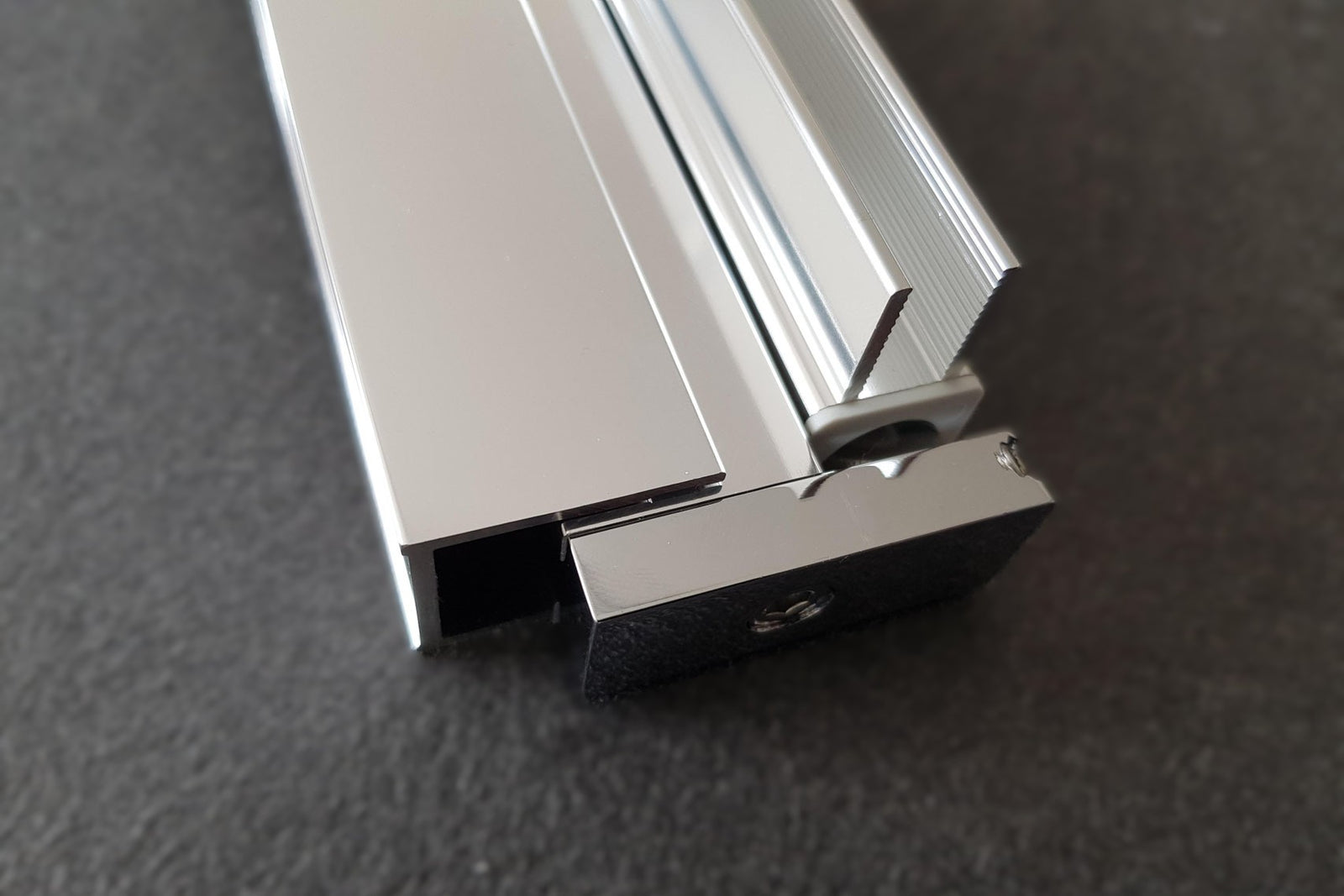 Drehbares Duschtürwandprofil für 8 mm Glas - Serie NLO60 - eckig - 1900 mm