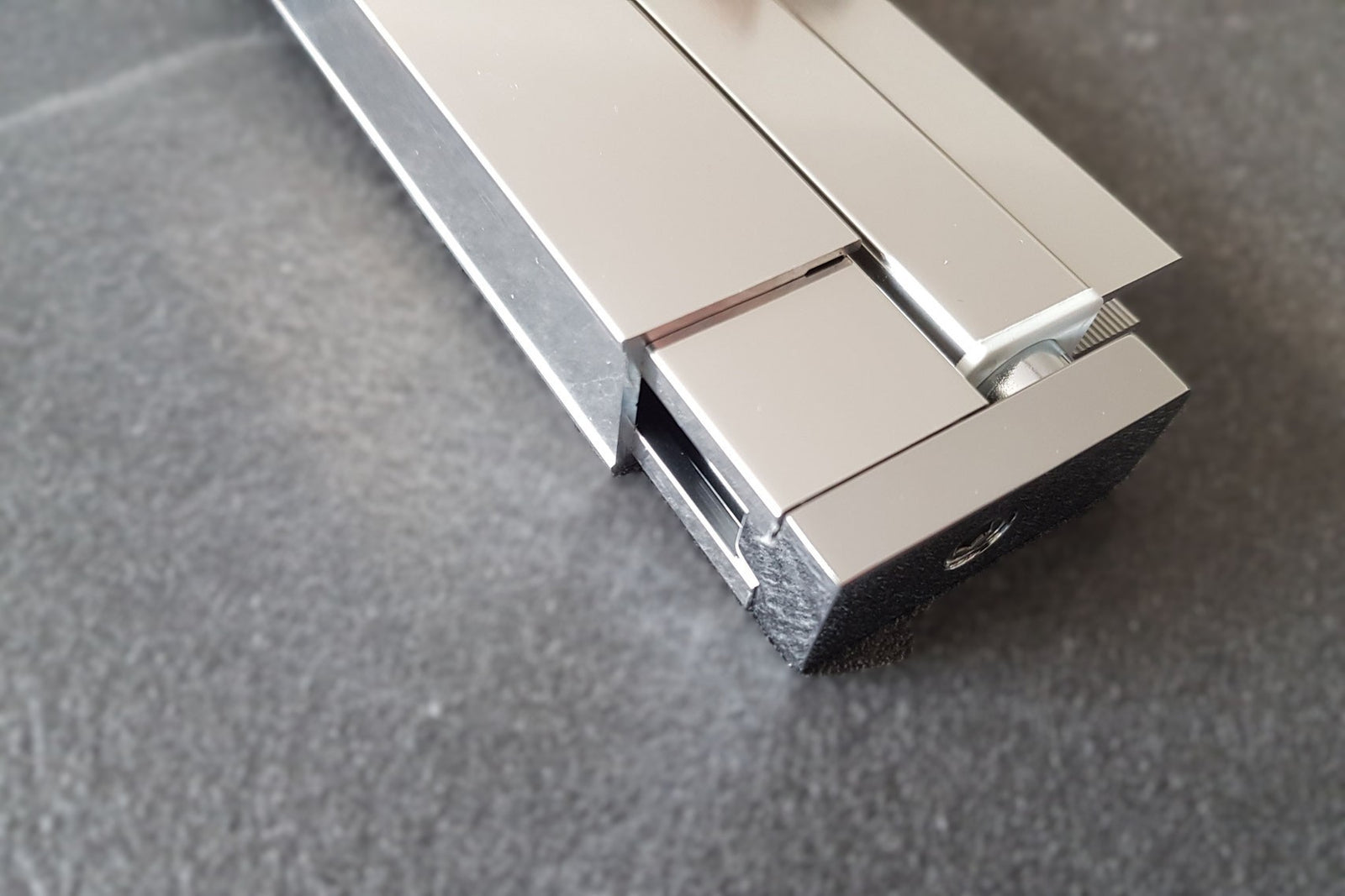 Drehbares Duschtürwandprofil für 8 mm Glas - Serie NLO60 - eckig - 1900 mm