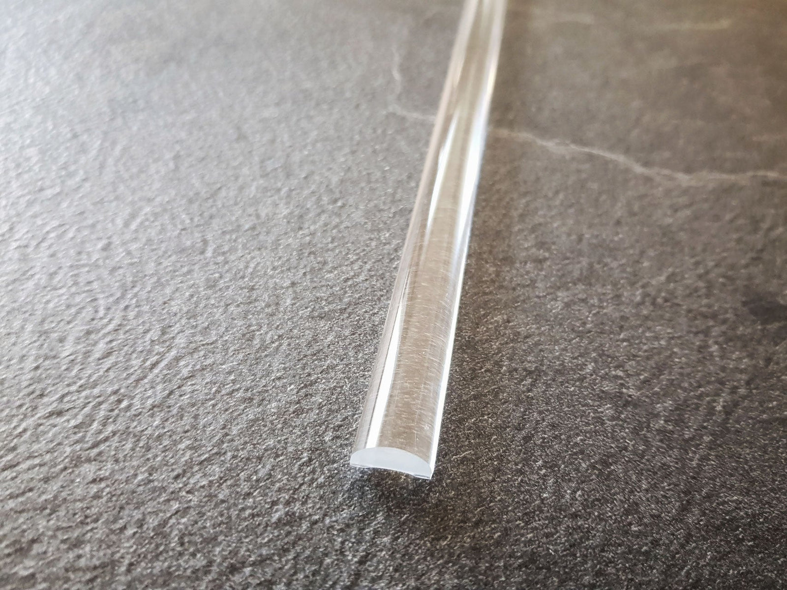 Plexi-Halbrundstab als Schwallprofil – Transparent und flexibel – Art.Nr. 8001/8010