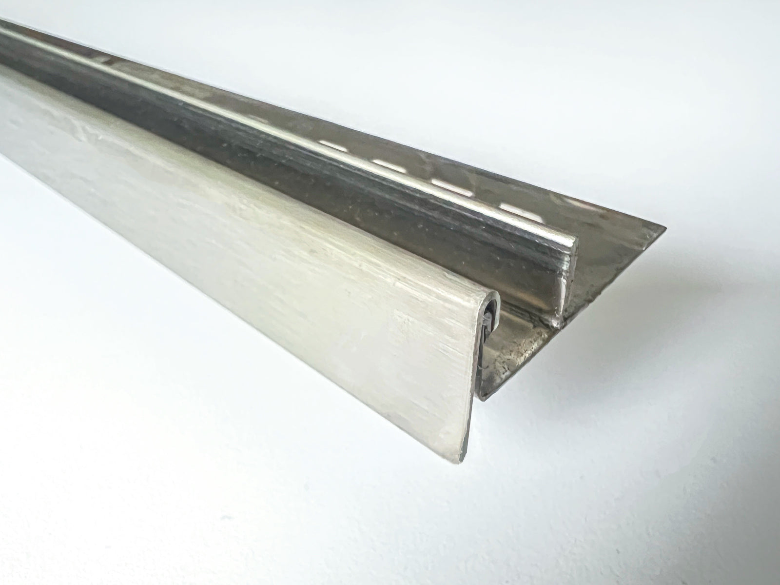 Slimline U-Winkelprofil GPDU mit Gefällekeil – Edelstahl K220, 116/166/200 cm