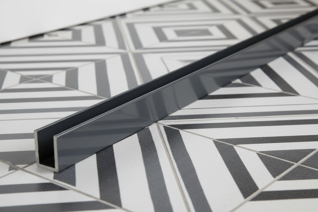 Alu U-Profil, Farbe: Graphit, zur innenseitigen Silikonverklebung, Art.Nr. SDCD3812