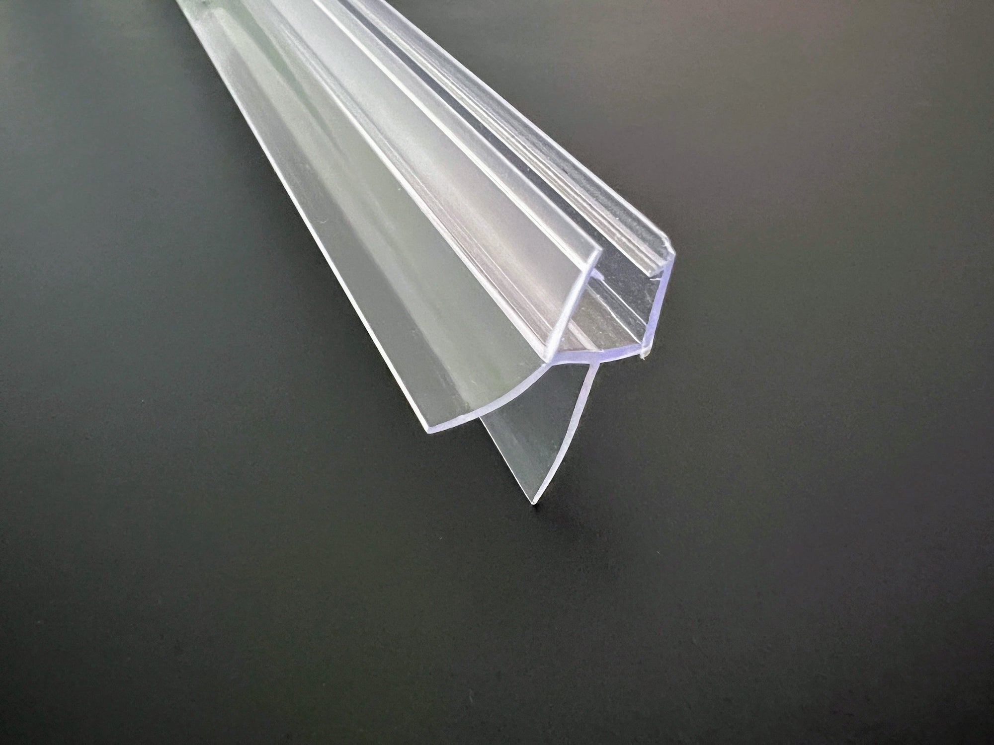 Schleiflippendichtung mit Wasserabweiser u. Schleiflippe unten, für Lücken von 12 - 24 mm, Art.Nr. 009A2