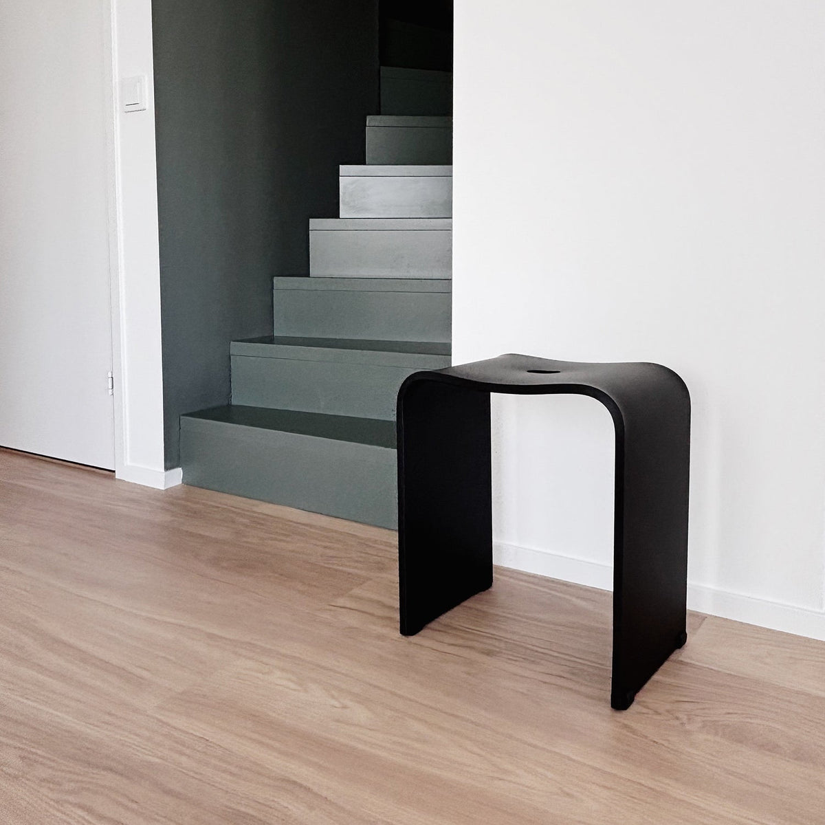 Smedbo LIVING Duschhocker 407 Schwarz im Flur, Plexiglas, 44 cm Sitzhöhe, bis 120 kg