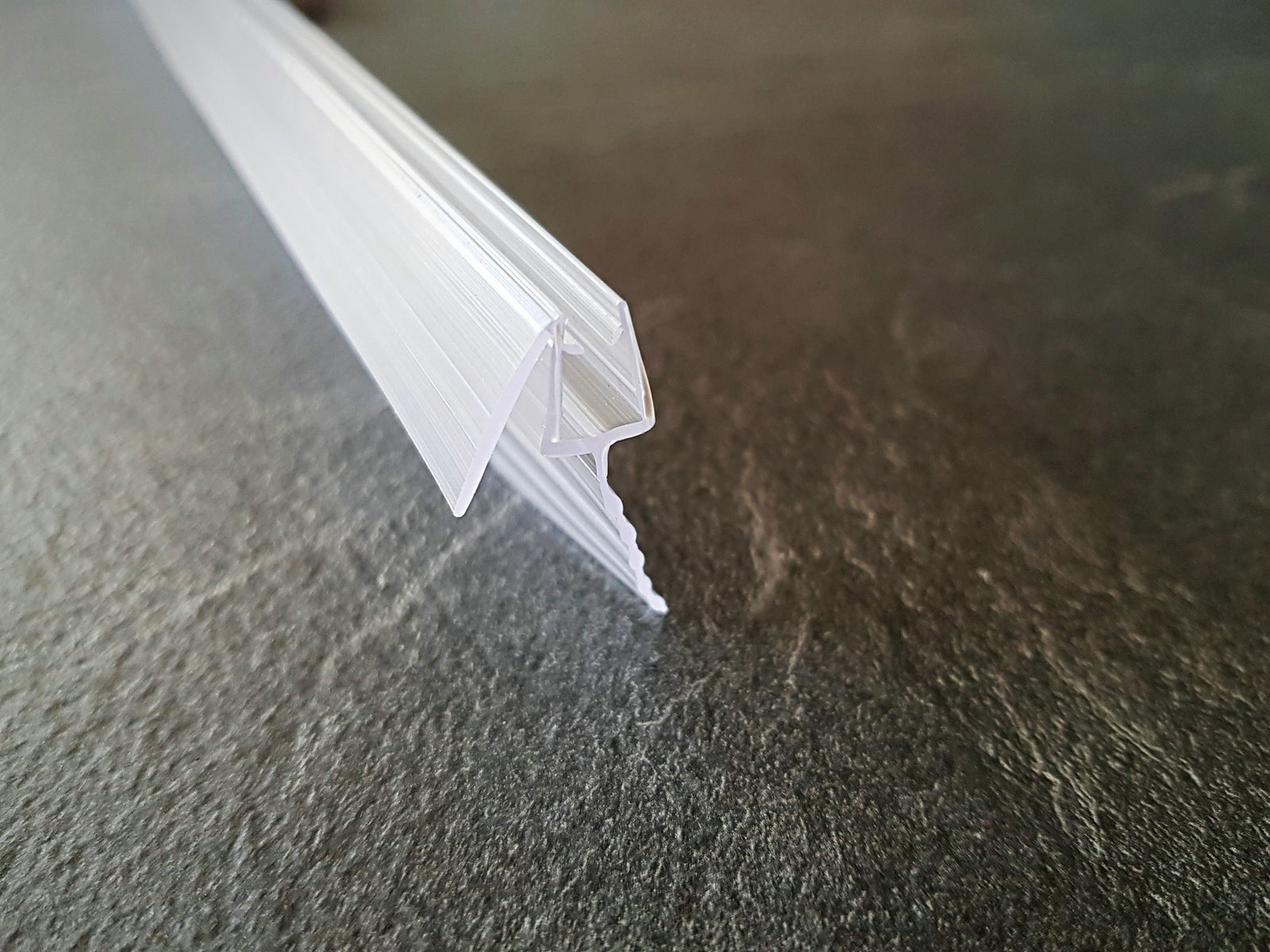 Universaldichtung mit anpassbarer 25 mm Lippe im 5 mm Raster – Für 6 oder 8 mm Glas – Art.Nr. 009B3