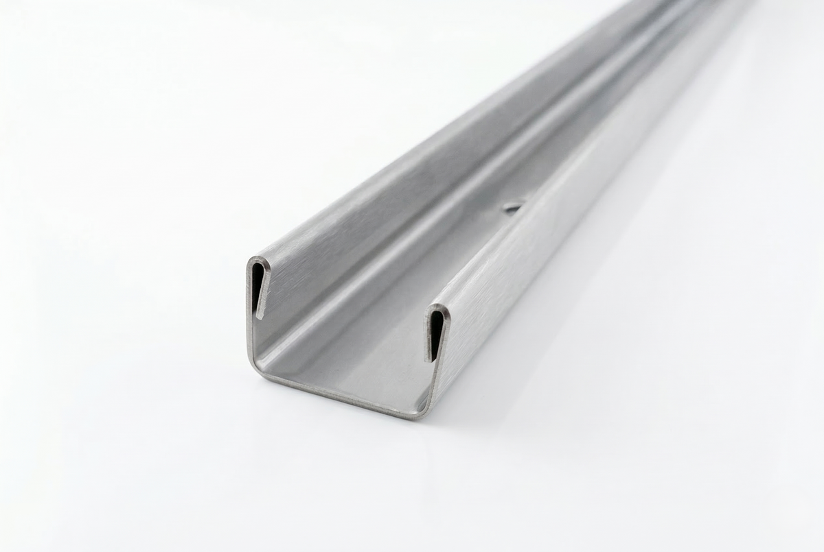 U-Wandprofil auf Fliesenwand für feststehende Glasabtrennung; Art.Nr. 32000