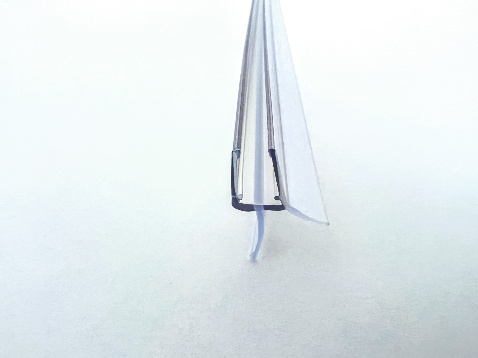 Schleiflippendichtung mit verstärkter Dichtlippe und Abtropfleiste – Für 6 oder 8 mm Glas – Art.Nr. 5101