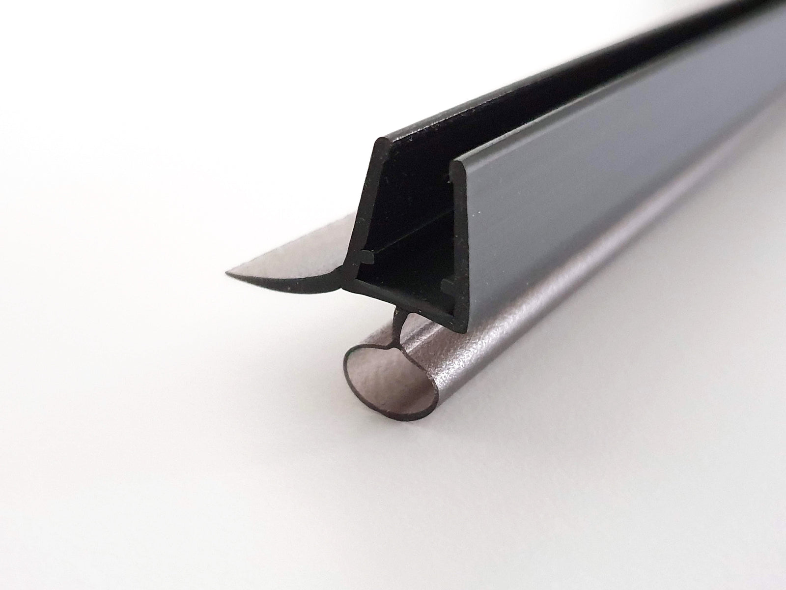 Schwarze Dusch-Türdichtung mit Schlauch und Abtropfleiste – Für 6 oder 8 mm Glas universal – Art.Nr. 5141-B