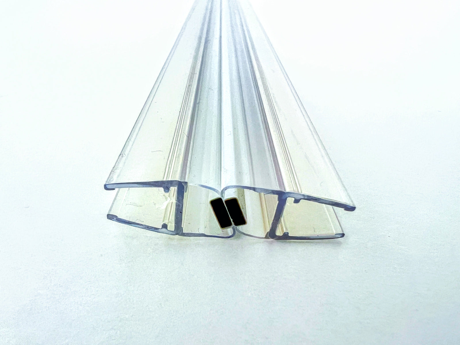 Magnetdichtungspaar 180 (2x 67,5°) mit 67° schrägem Magnetstreifen – Für 6 oder 8 mm Glas – Art.Nr. 6052/6062