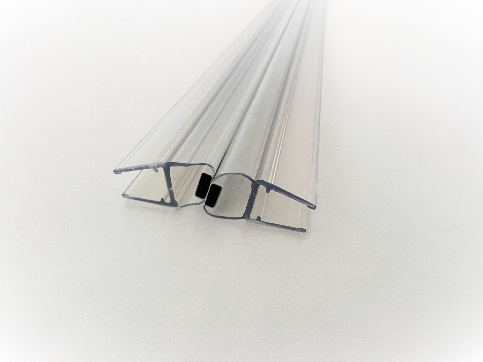 Magnetdichtungspaar 180 (2x 67,5°) mit 67° schrägem Magnetstreifen – Für 6 oder 8 mm Glas – Art.Nr. 6052/6062