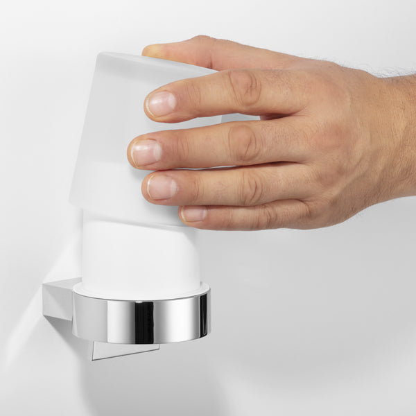 Seifenspender Milchglas rund, Befüllung