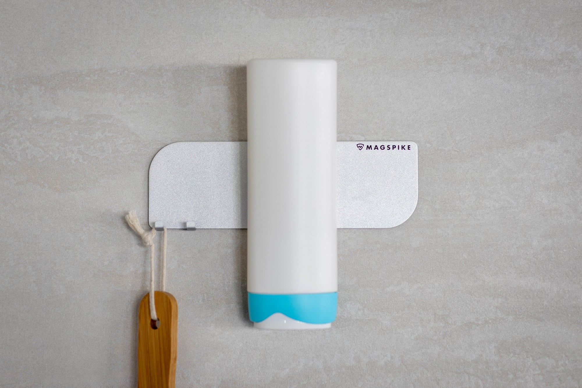 MagSpike | Die magnetische Aufhängung für Duschgel und Shampoo an Wandplatte