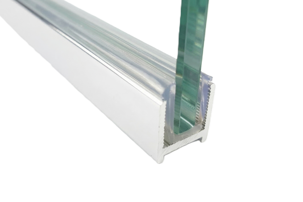 Alu U-Profil mit L-Vinyl und Kederstab, silikonfreie Befestigung für 8 oder 10 mm Glas – Art.Nr. DUC