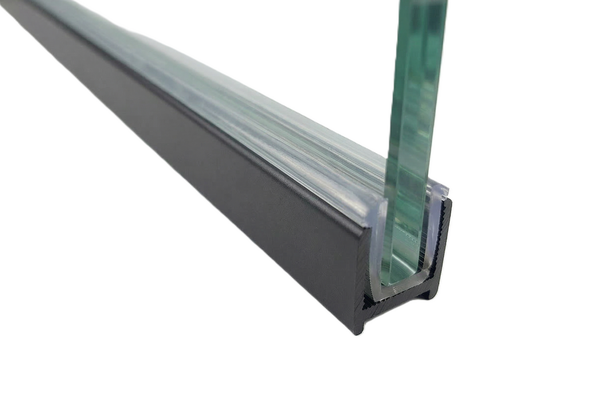 Alu U-Profil mit L-Vinyl und Kederstab, silikonfreie Befestigung für 8 oder 10 mm Glas – Art.Nr. DUC