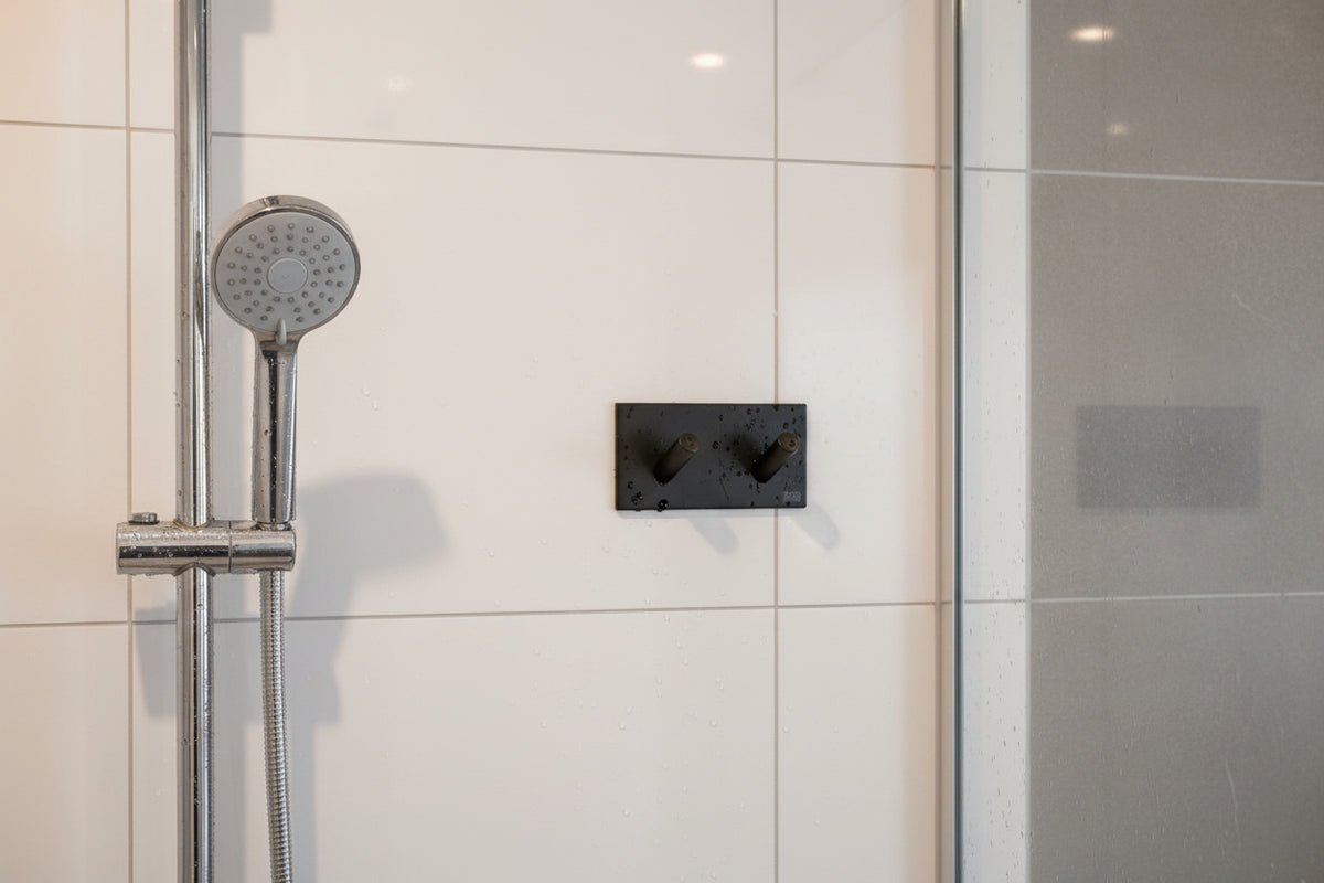 Doppel Haken selbstklebend – 90 mm, Edelstahl – Schwarz oder Chrom