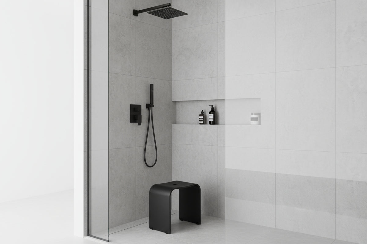 Smedbo LIVING Duschhocker 407 – Plexiglas, rutschsicher, 44 cm Sitzhöhe – Schwarz oder Weiß matt