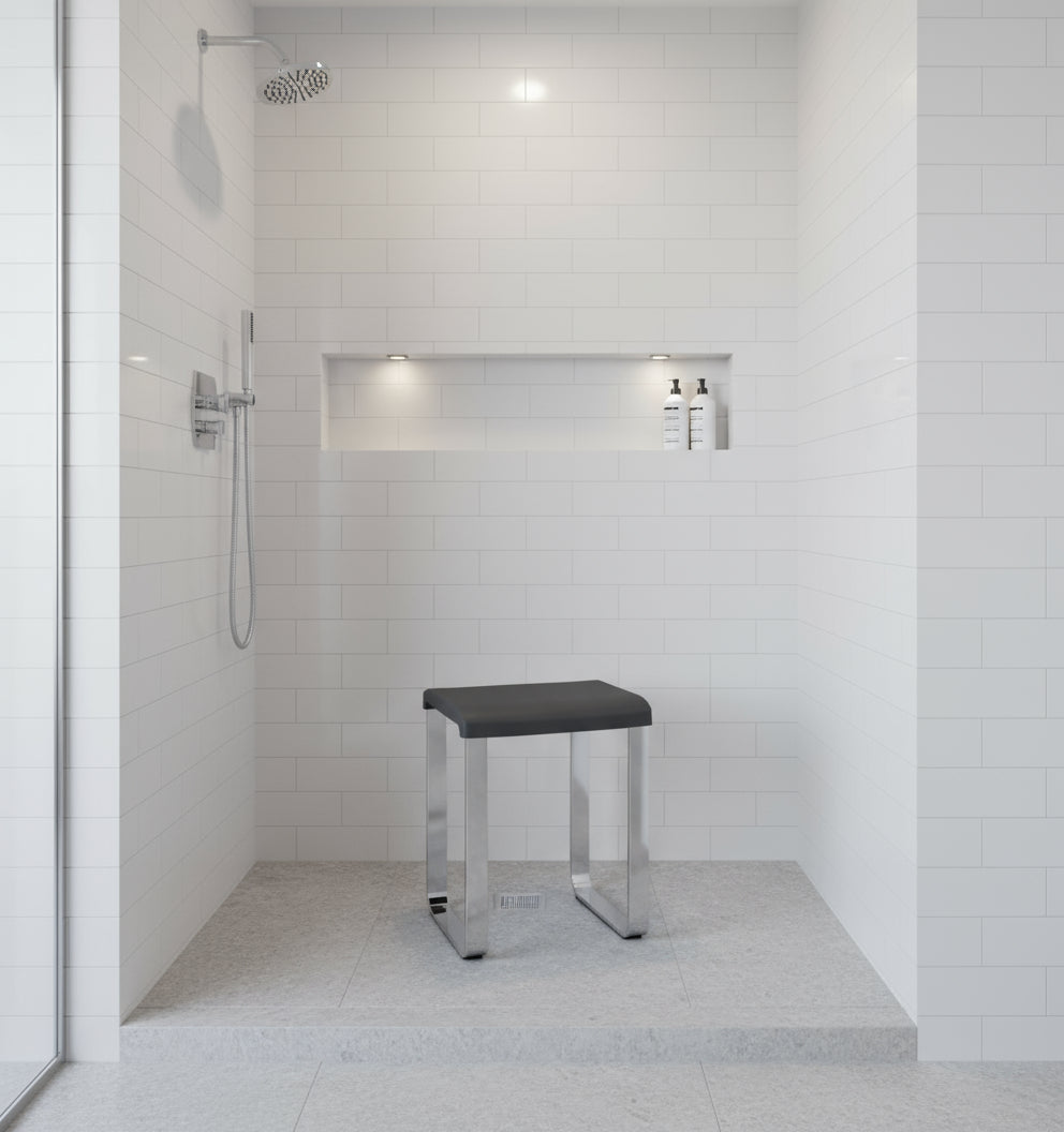 Smedbo LIVING Duschhocker FK406/FK416 – Aluminium verchromt, 48 cm Sitzhöhe – Weiß oder Grau