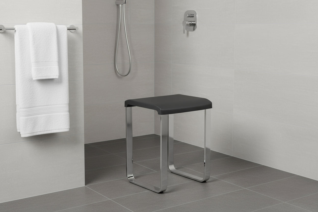 Smedbo LIVING Duschhocker FK406/FK416 – Aluminium verchromt, 48 cm Sitzhöhe – Weiß oder Grau