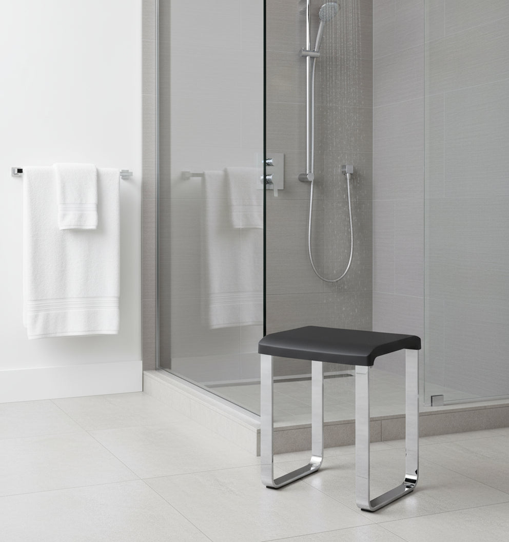 Smedbo LIVING Duschhocker FK406/FK416 – Aluminium verchromt, 48 cm Sitzhöhe – Weiß oder Grau