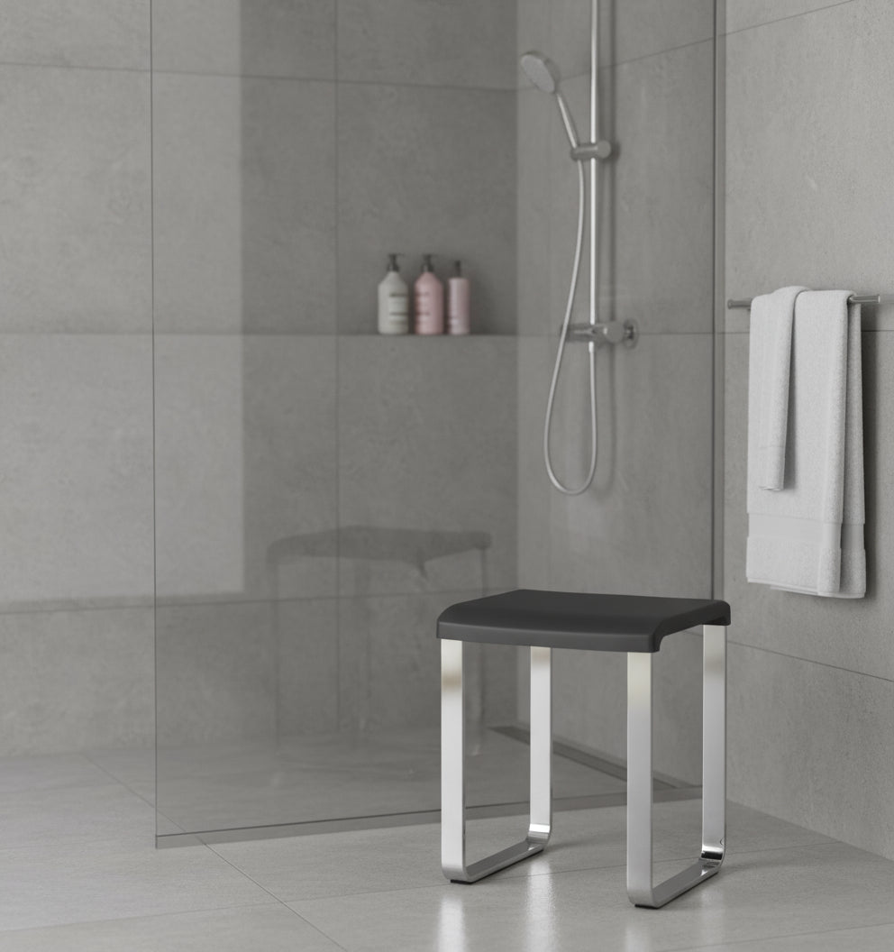 Smedbo LIVING Duschhocker FK406/FK416 – Aluminium verchromt, 48 cm Sitzhöhe – Weiß oder Grau