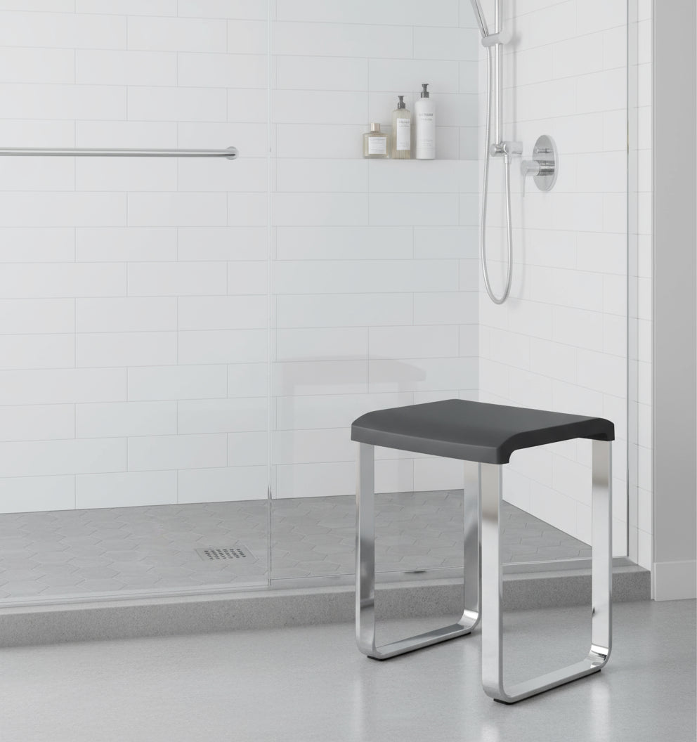 Smedbo LIVING Duschhocker FK406/FK416 – Aluminium verchromt, 48 cm Sitzhöhe – Weiß oder Grau