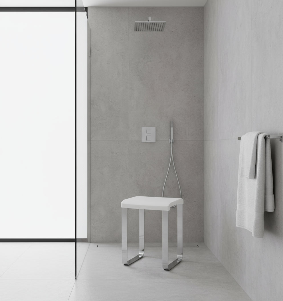 Smedbo LIVING Duschhocker FK406/FK416 – Aluminium verchromt, 48 cm Sitzhöhe – Weiß oder Grau