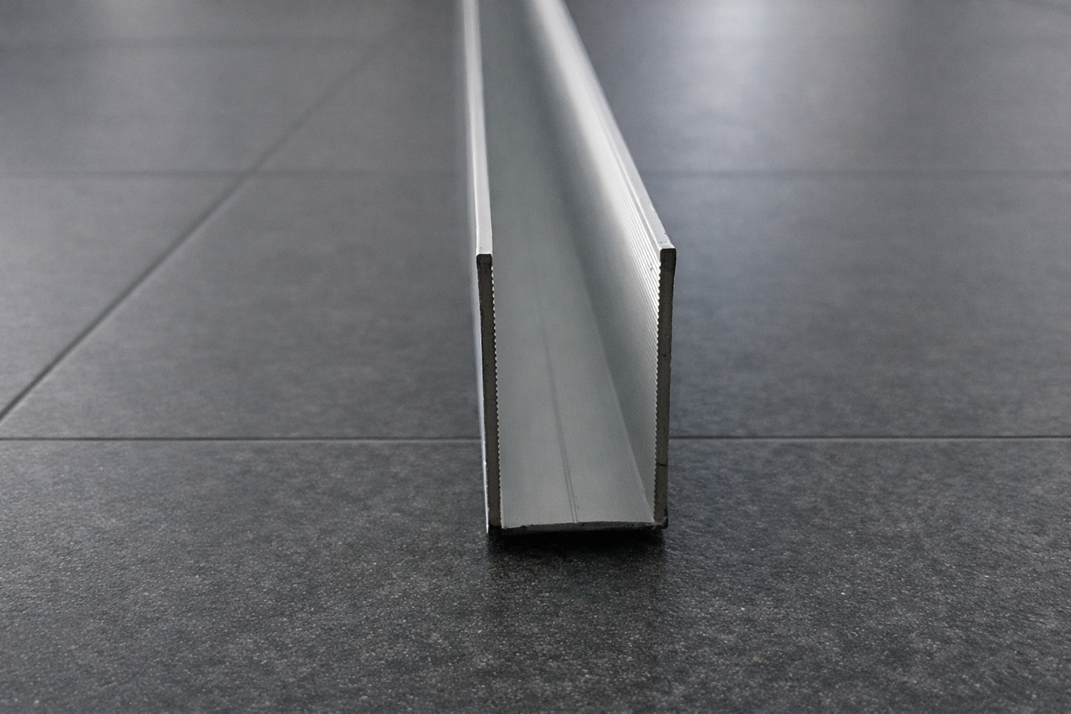 U-Profil aus Aluminium für 8 - 12 mm Glas, Silber matt eloxiert, 30 oder 40 mm Höhe, Art.Nr. 677XX