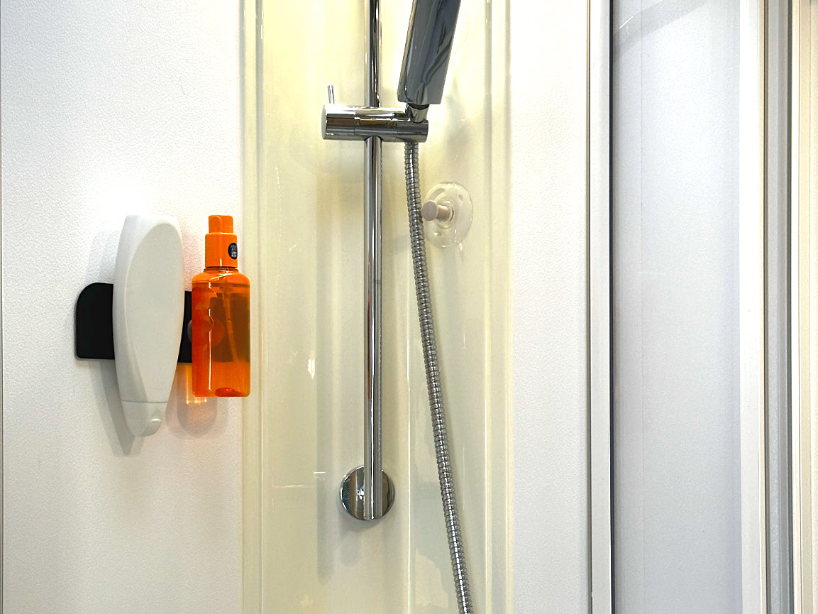 MagSpike | Die magnetische Aufhängung für Duschgel und Shampoo an Wandplatte