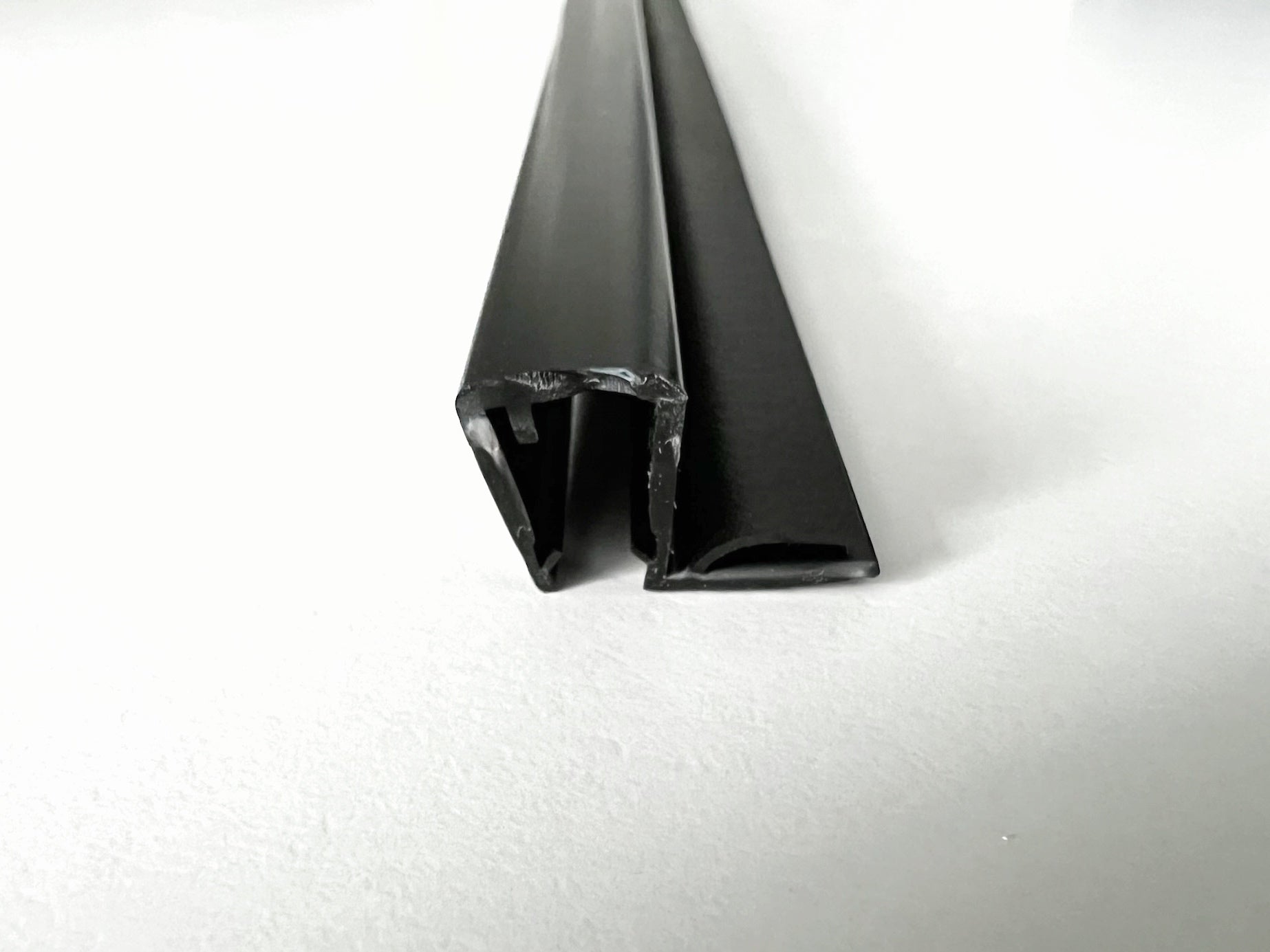schwarze Tür-Anschlagdichtung Glas-Glas 90°, Art.Nr. 5050-B