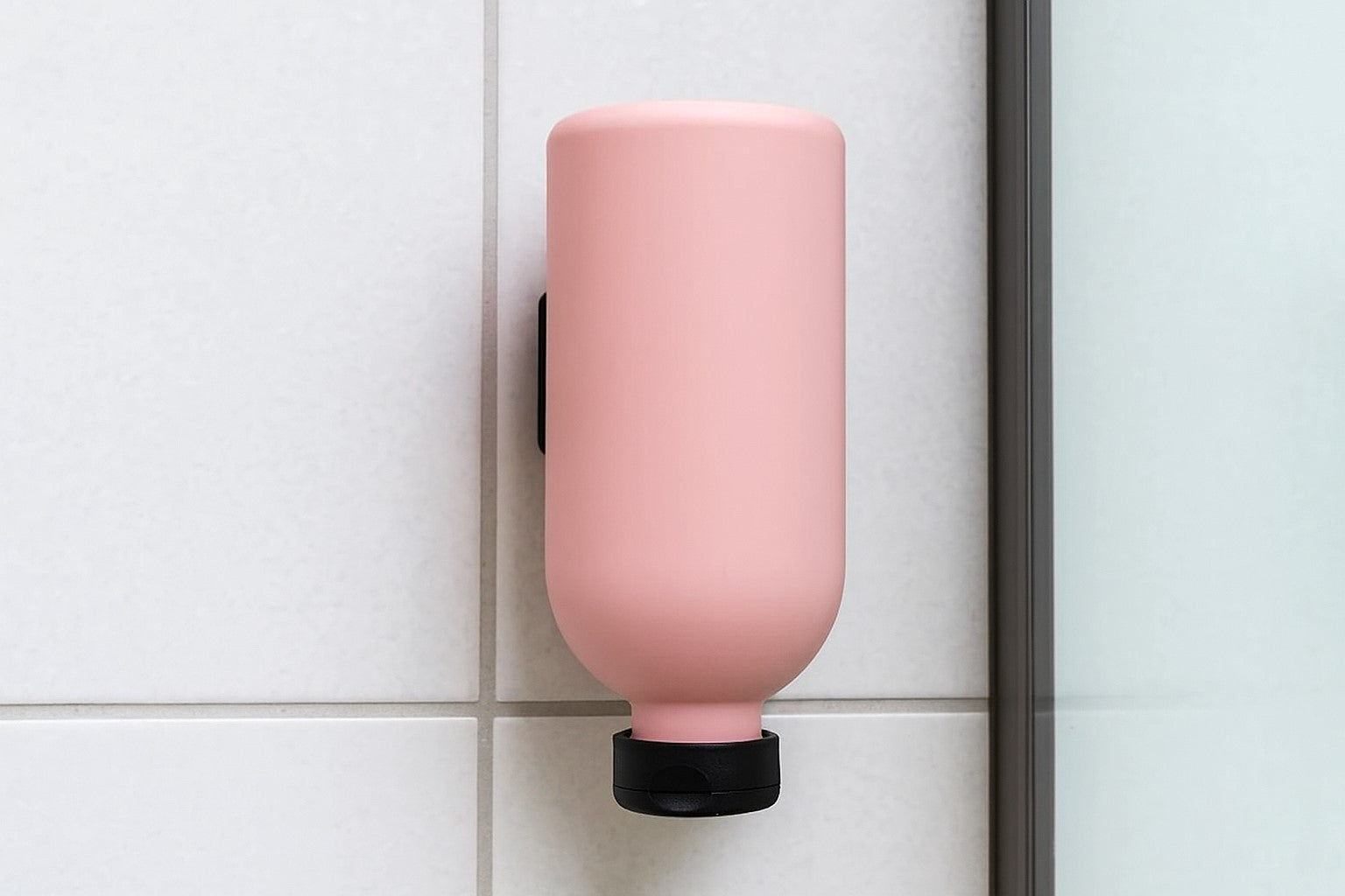 Magnetische Flaschenhalterung für Shampoo und Duschgel – Ordnung, Design und 100 % Restentleerung