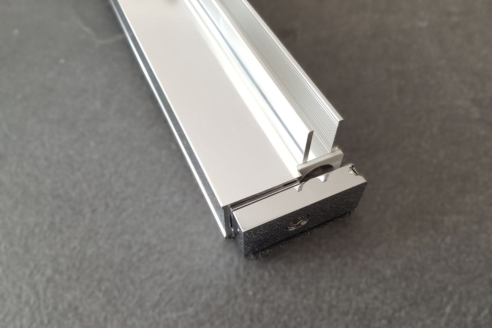 Drehbares Duschtürwandprofil für 8 mm Glas - Serie NLO60 - eckig - 1900 mm