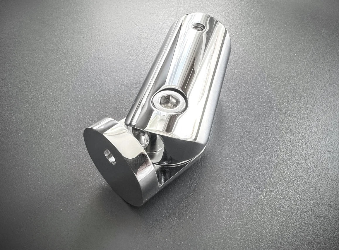 Halter S49 seitlich, runde Grundplatte mit zentraler Befestigungsbohrung und eingestelltem Winkel am Gelenk