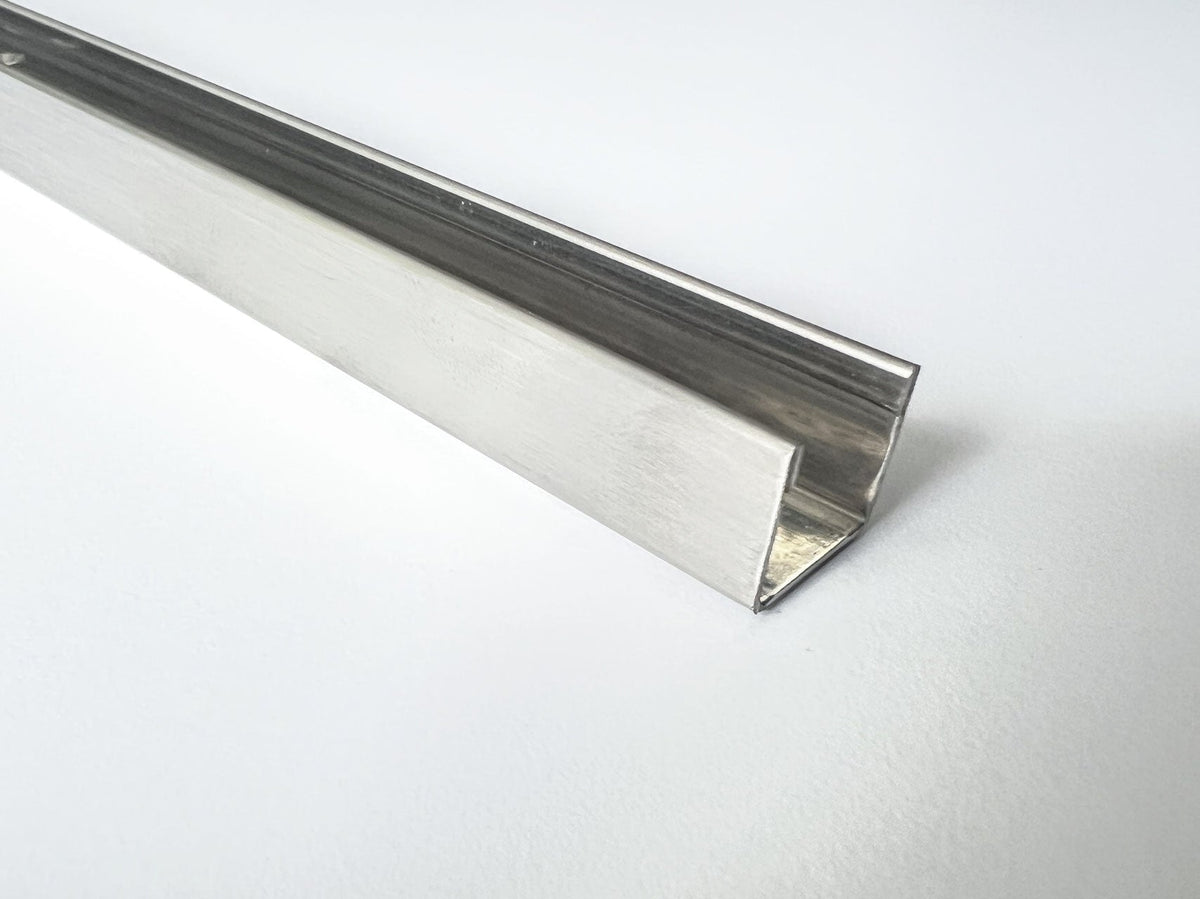 Edelstahl-U-Wandprofil für 8 und 10 mm Glas – Höhe 15 mm – K220 matt oder 3D-poliert – Art.Nr. UB15