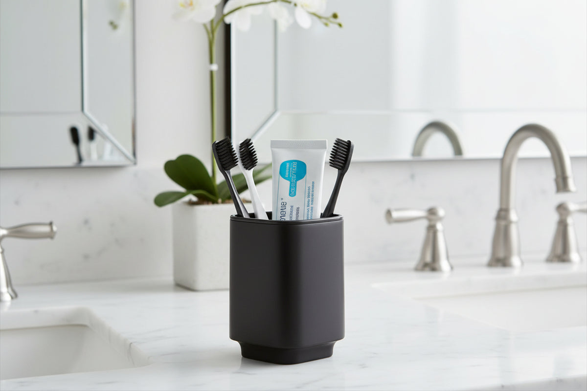 SATIN SQUARE Zahnputzbecher – minimalistisches Design für ein aufgeräumtes Bad