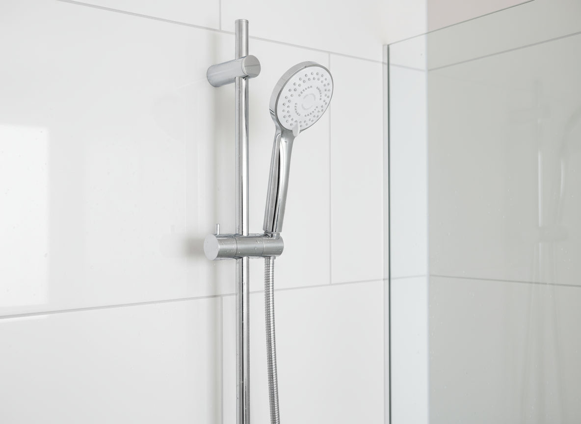 Brausegarnitur mit Handbrause – 3 Strahlarten, chrom, 600 mm Wandstange