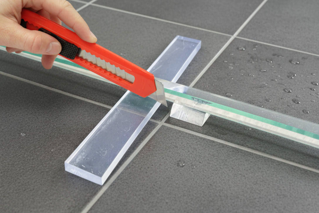 transparente Unterlagen bzw. Einlagen für Duschabtrennungen aus Glas
