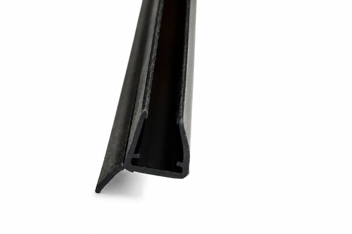 Schwarze Lippendichtung 135° für die Scharnierseite von Fünfeckduschen, Art.Nr. 5071-B