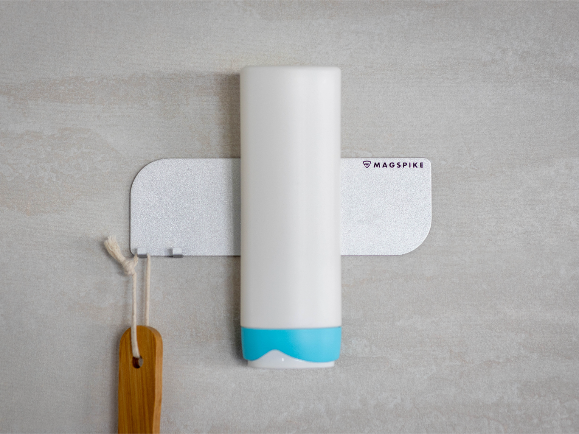MagSpike | Die magnetische Aufhängung für Duschgel und Shampoo an Wandplatte