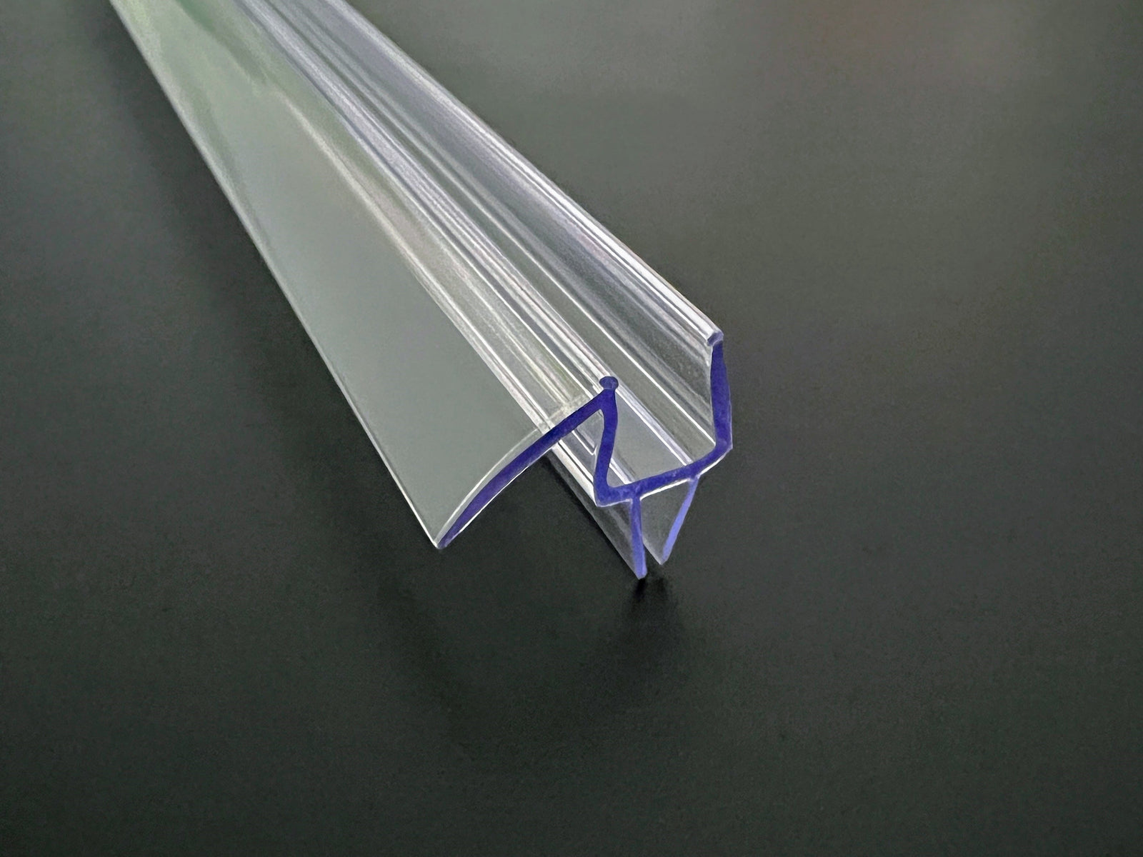 Polycarbonat-Duschdichtung mit doppelter Dichtlippe und Wasserabweiser – Für 6 oder 8 mm Glas – Art.Nr. S009B1